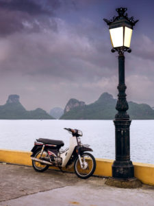 Blick auf die Halong Bucht von der Insel Cat Ba aus Blick auf die Halong Bucht von der Insel Cat Ba aus